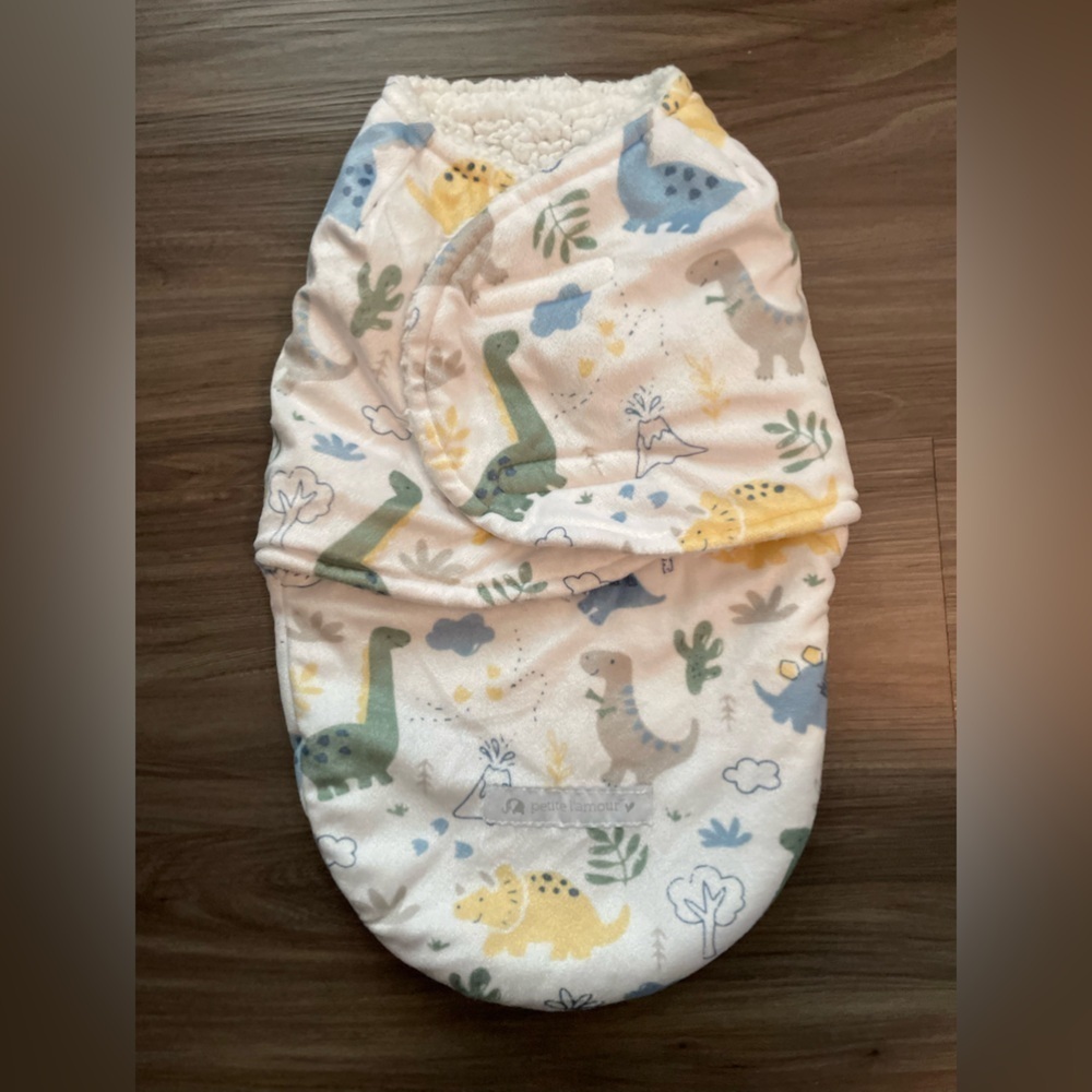 Petite L’Amour for Baby Dinosaur Print Sherpa Swaddle Blanket OS